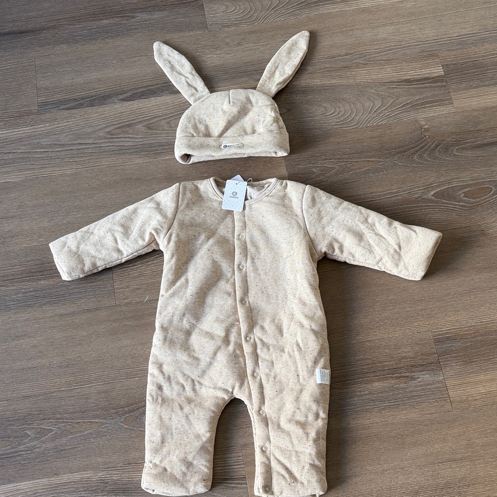 NWT CUTECUBS baby beige lightly filled coveralls with matching bunny hat 12-18m
